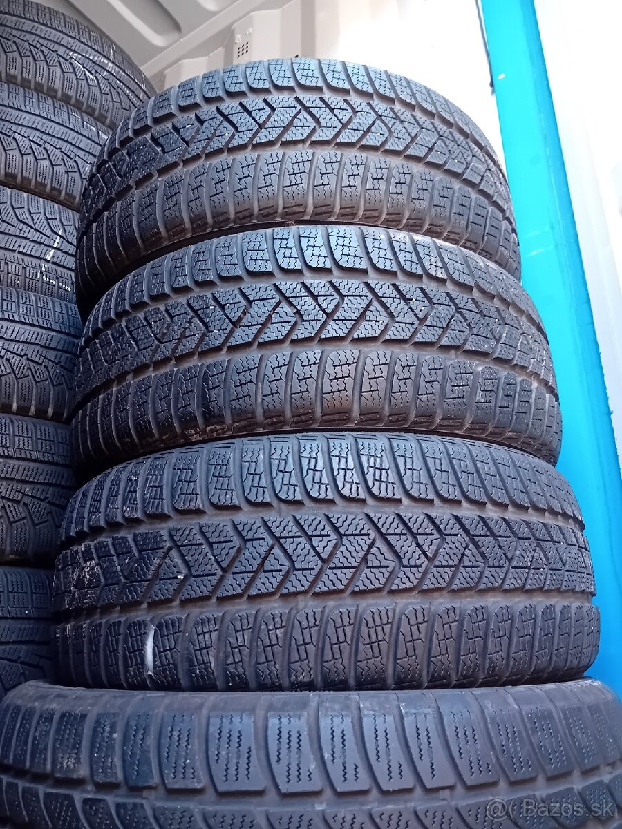 2+1 Zánovné zimné pneumatiky 225/40 r18 Pirelli