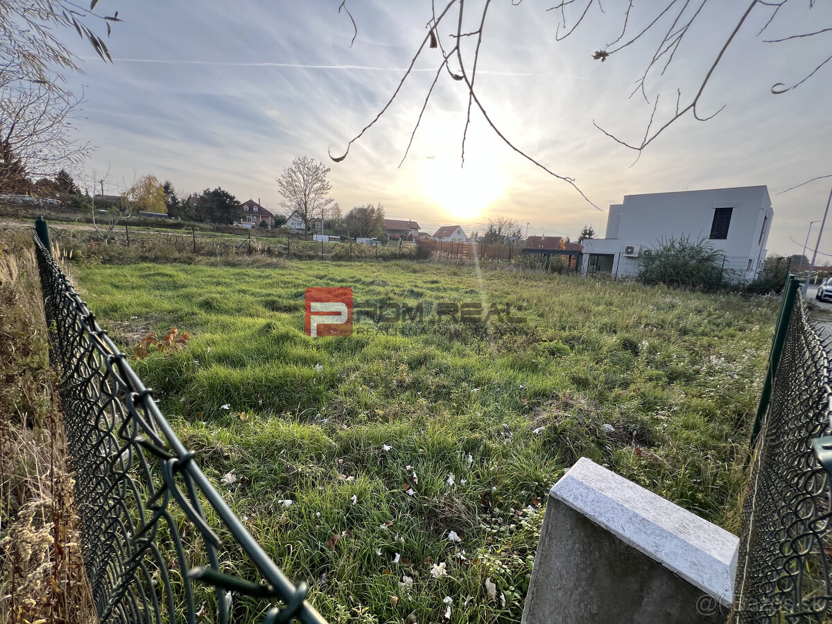 PREDAJ nádherný pozemok všetky siete Záhorská Bystrica