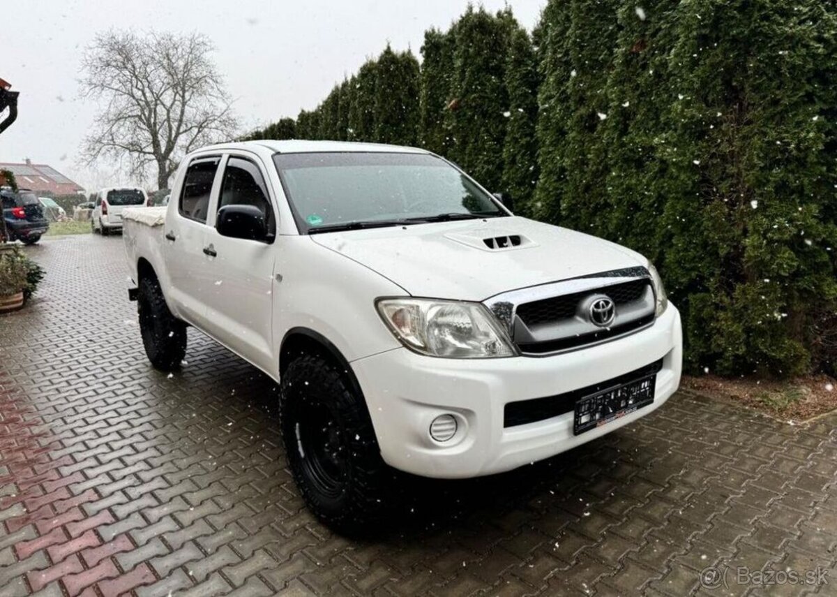 Toyota Hilux 2,5TD Doble-Cab Webasto 4x4 nafta manuál 106 kw