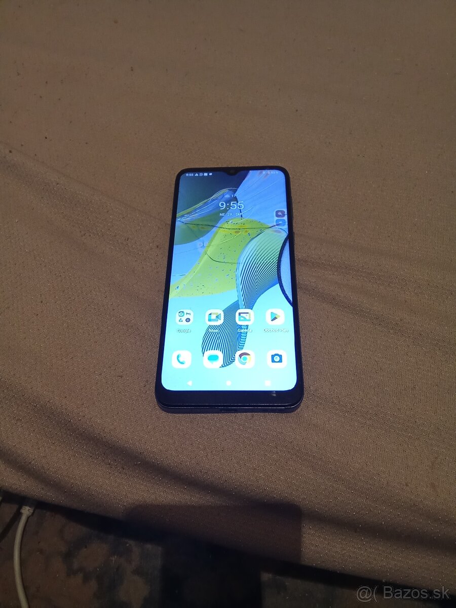 Predám mobilný telefón Motorola moto E 13