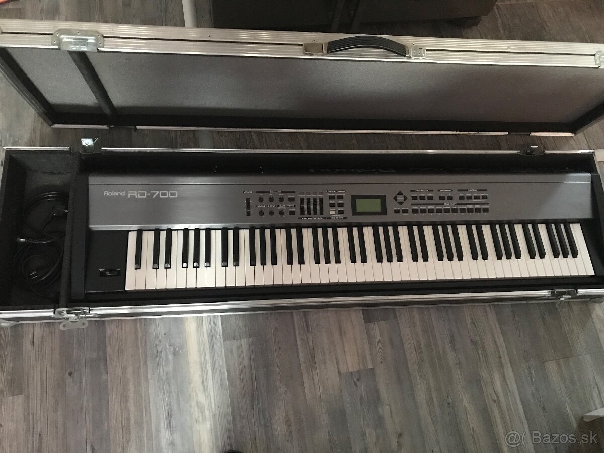 Roland RD700 s profi transportným kufrom