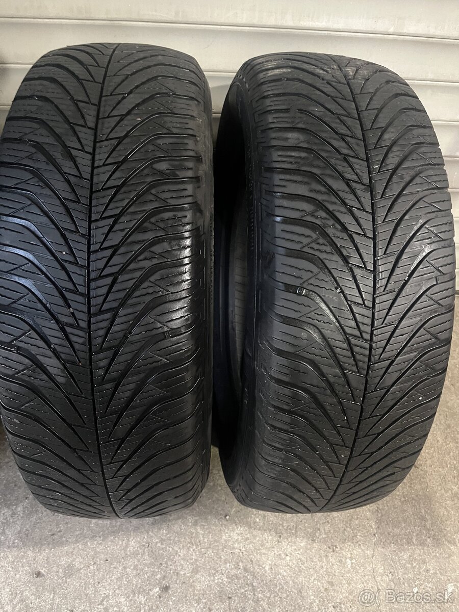 225/65R17 102H