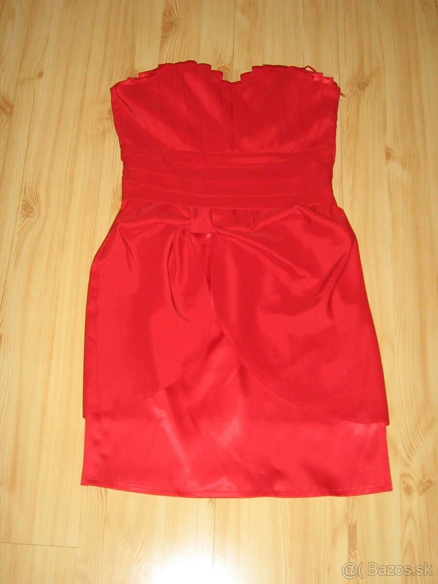 červené spoločenské šaty