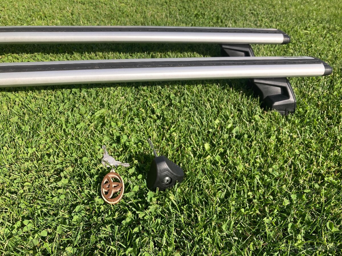 Strešný nosič Thule WingBar pre Toyota Corolla Touring Sport