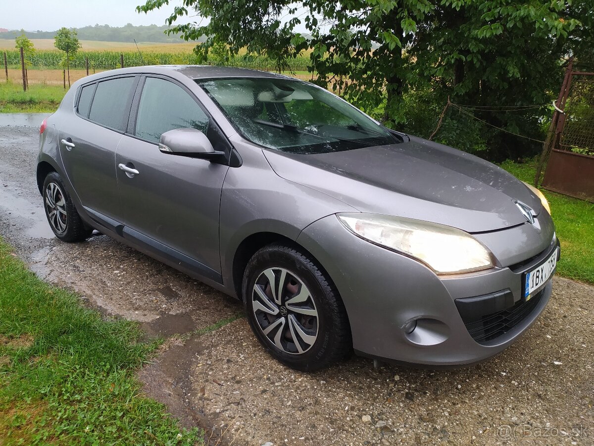 RENAULT MEGANE 1.5 DCI HB šedá metalíza