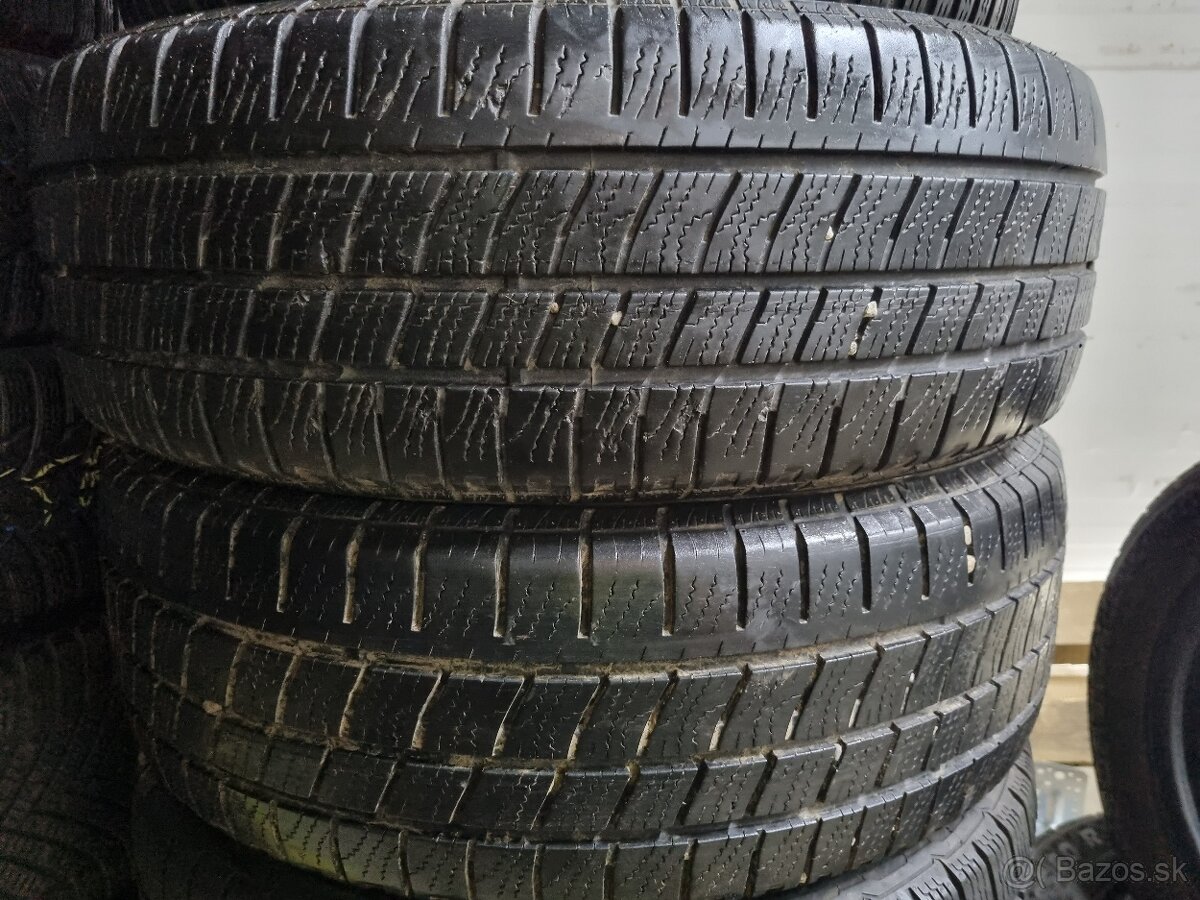 215/60R17 C