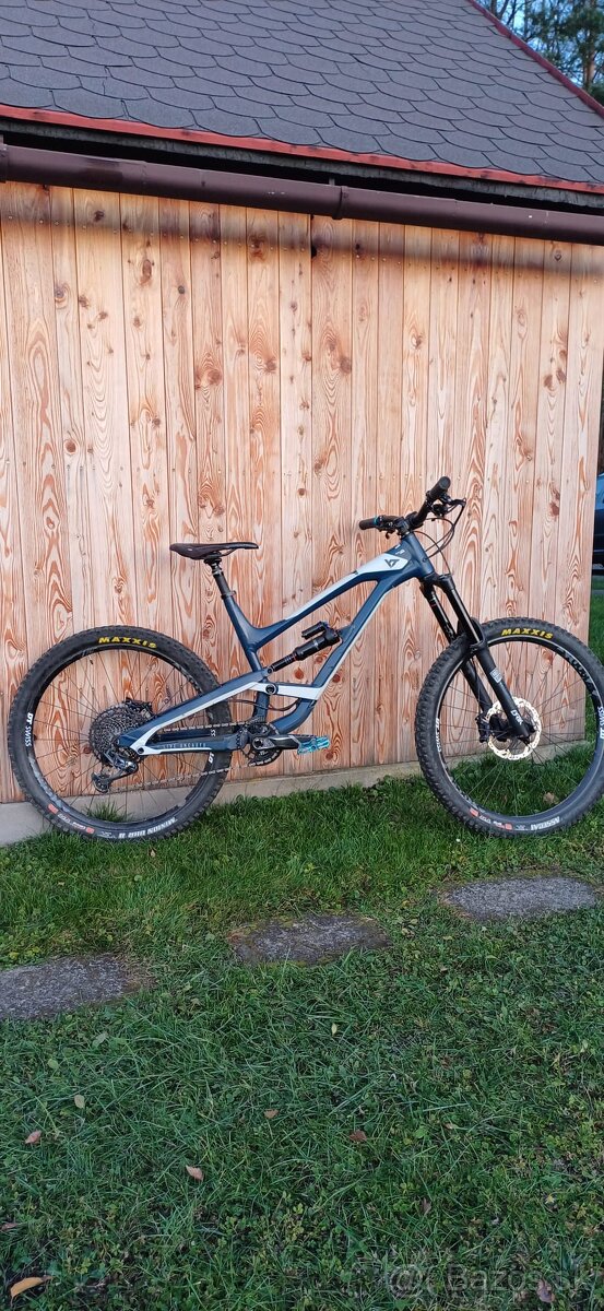 Horsky bicykel YT INDUSTRIES CAPRA 27