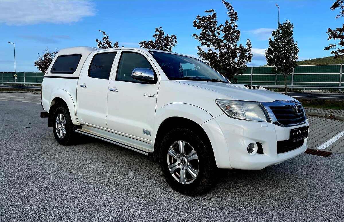 TOYOTA HILUX 3.0D-4D A/T - PREDAJ AJ NA SPLÁTKY