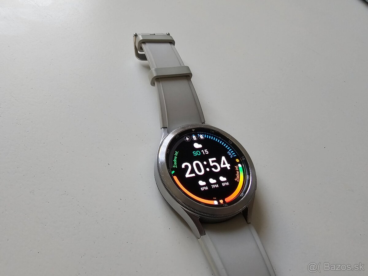 Predám Samsung Galaxy Watch 4 Classic Silver – 100% funkčné