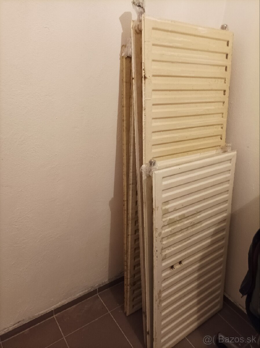 2x radiator, 2. rebro, ventily a hlavice danfoss