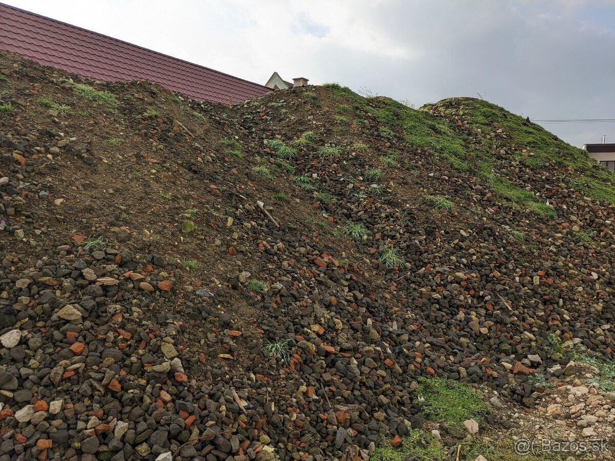 Darujem - drvená stavebná suť - recyklát