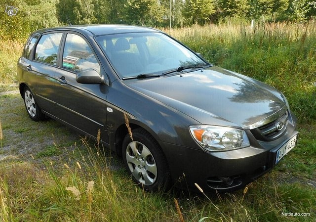 Kia cerato 2.0i hatchback 2005