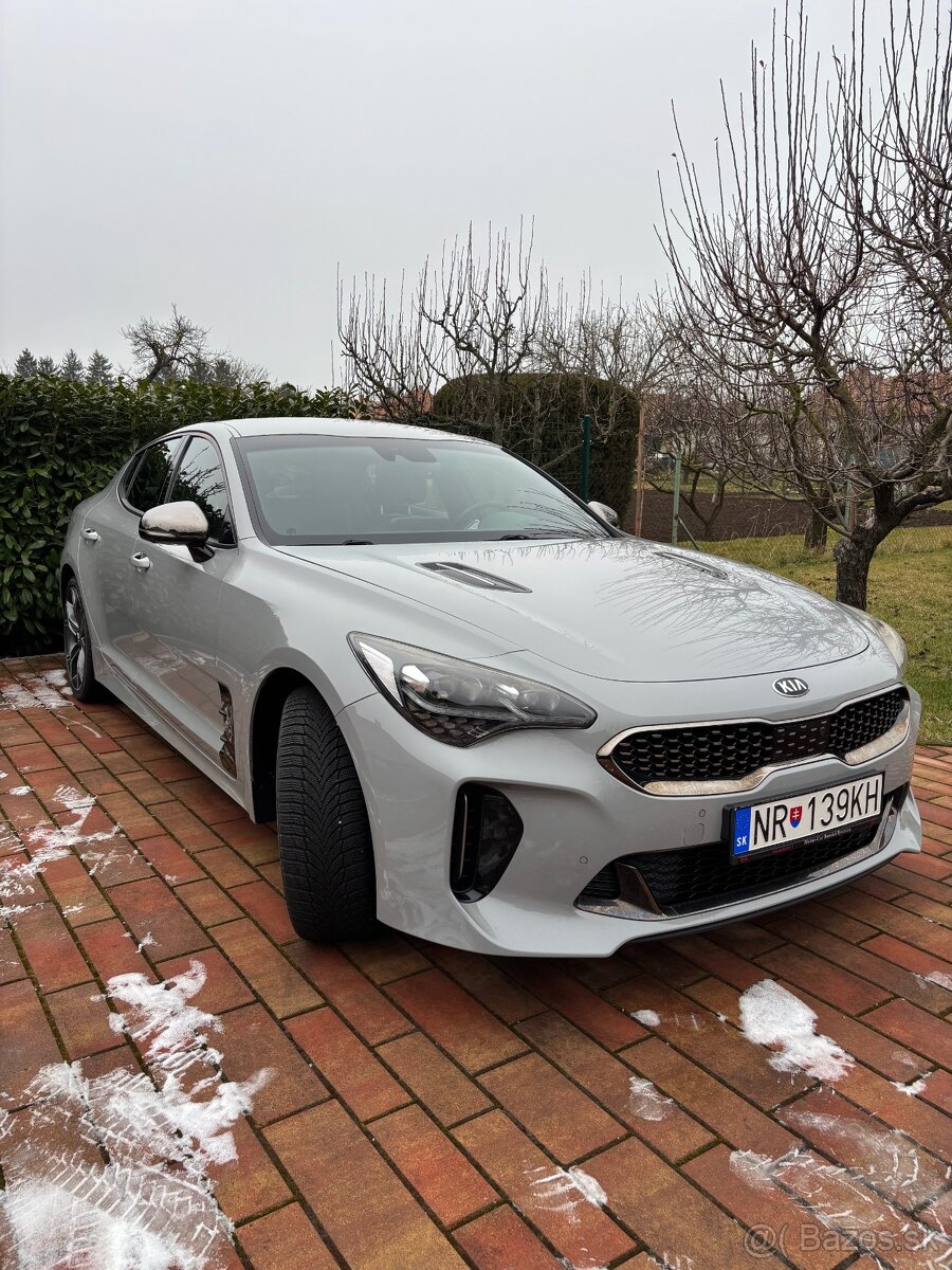 Kia Stinger STINGER 3.3 T-GDi GT 4WD 8AT