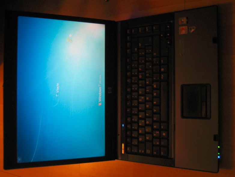 HP Compaq 6715s (displej 15,4'')