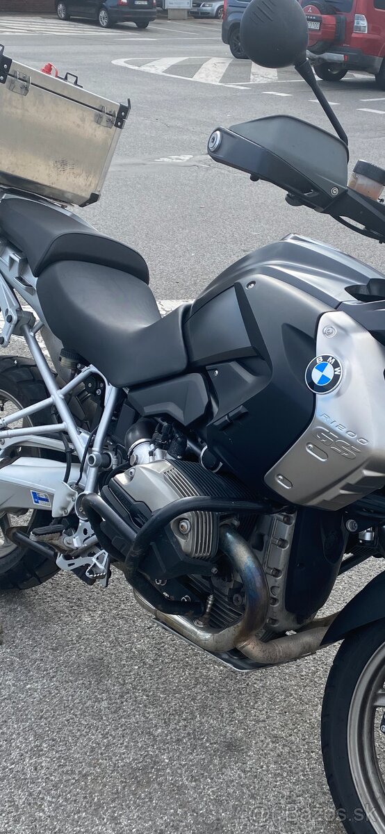 BMW R1200GS predné sedadlo vodiča