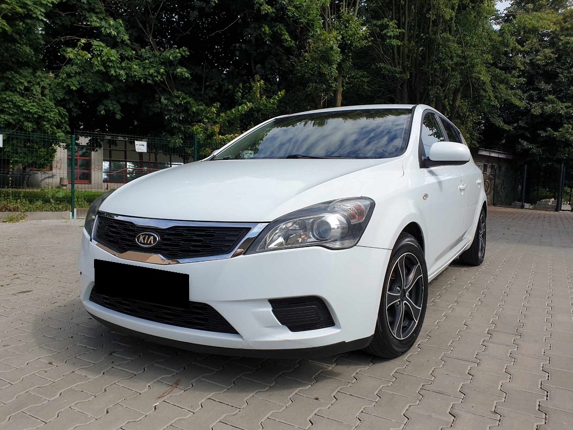 Kia Ceed 1.4 CVVT 2011 facelift • klíma • letné,zimné pneu ✅