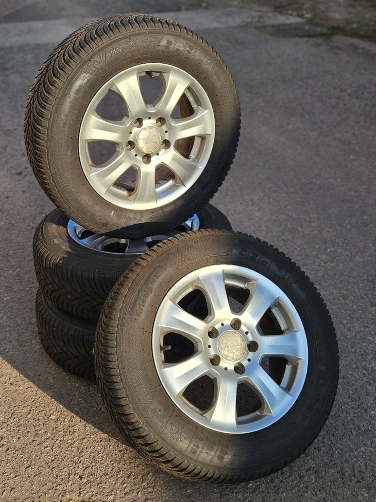 R15" zimní 5x114,3 6,jx15 et45 pneu 195/65 r15 90%