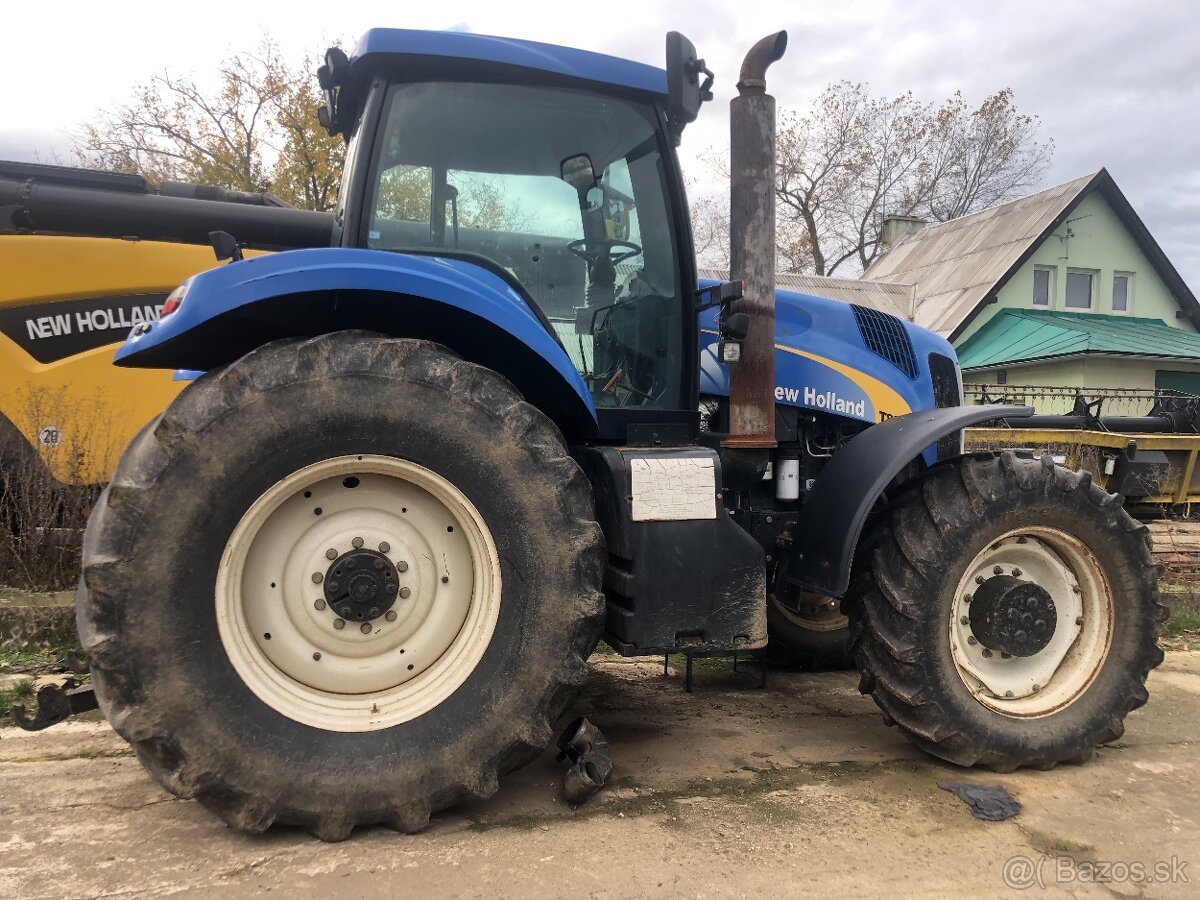 traktor new holland T8040