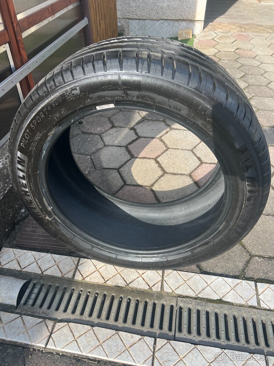 Pneumatiky Michelin R19 - Hankook R19