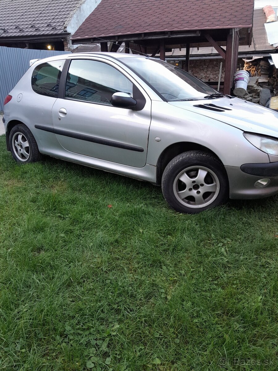 Predám Peugeot 206 1.4 Benzin