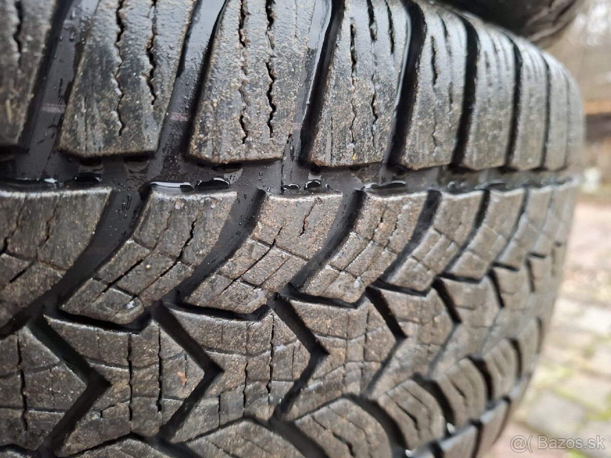 Predám sadu zimných pneumatík 225/45 R18 Debica