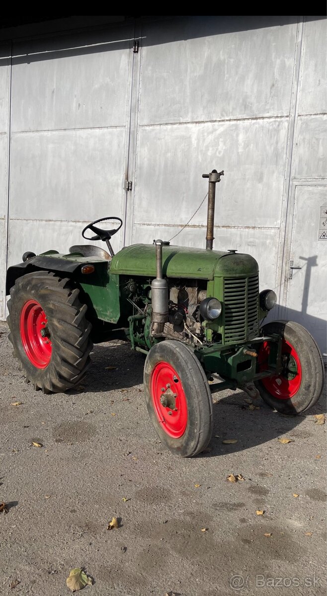 Traktor Škoda 30