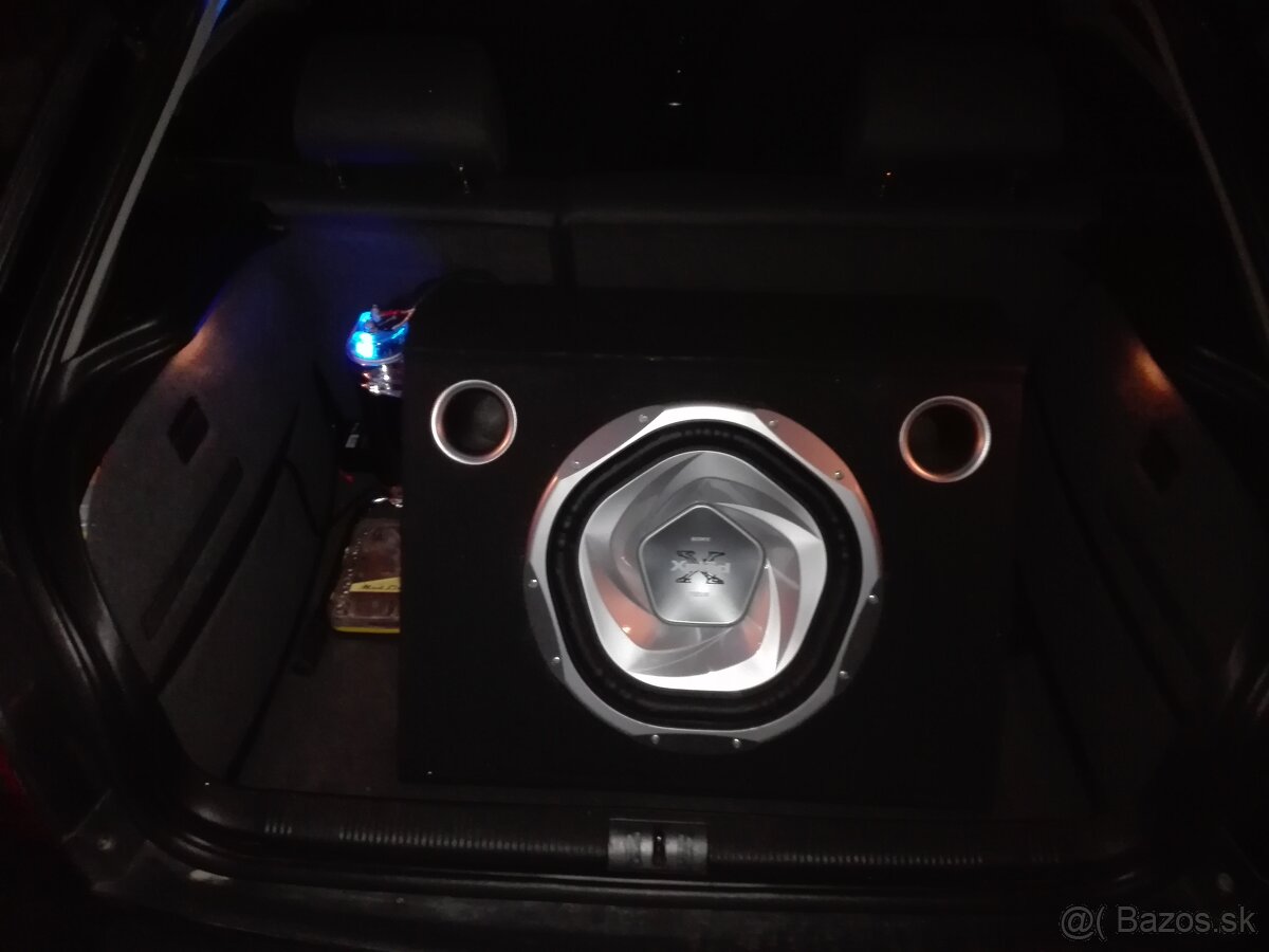 Predám Subwoofer Sony 1500w+dva zosilňovače+ nové repráky.