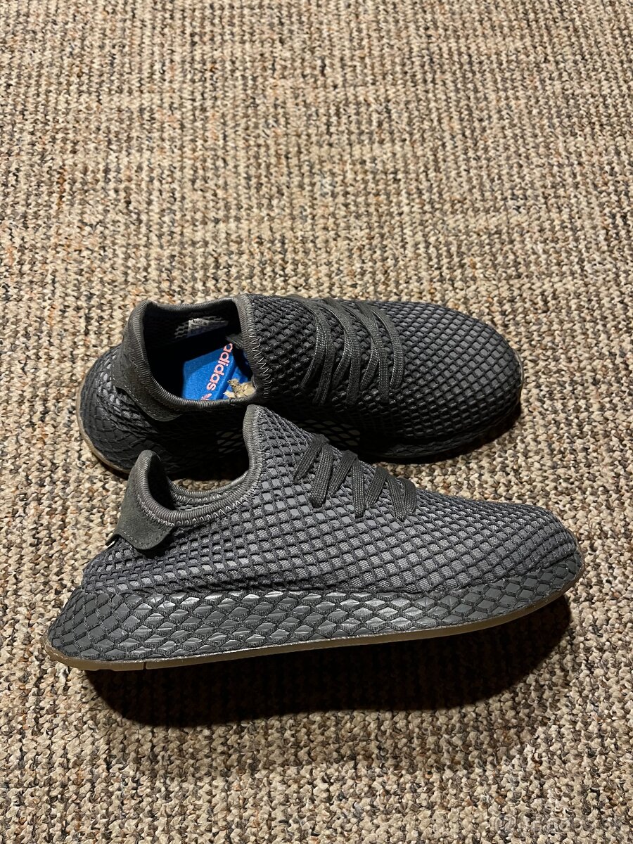 Tenisky Adidas Deerupt, velikost 39 1/3 sivé