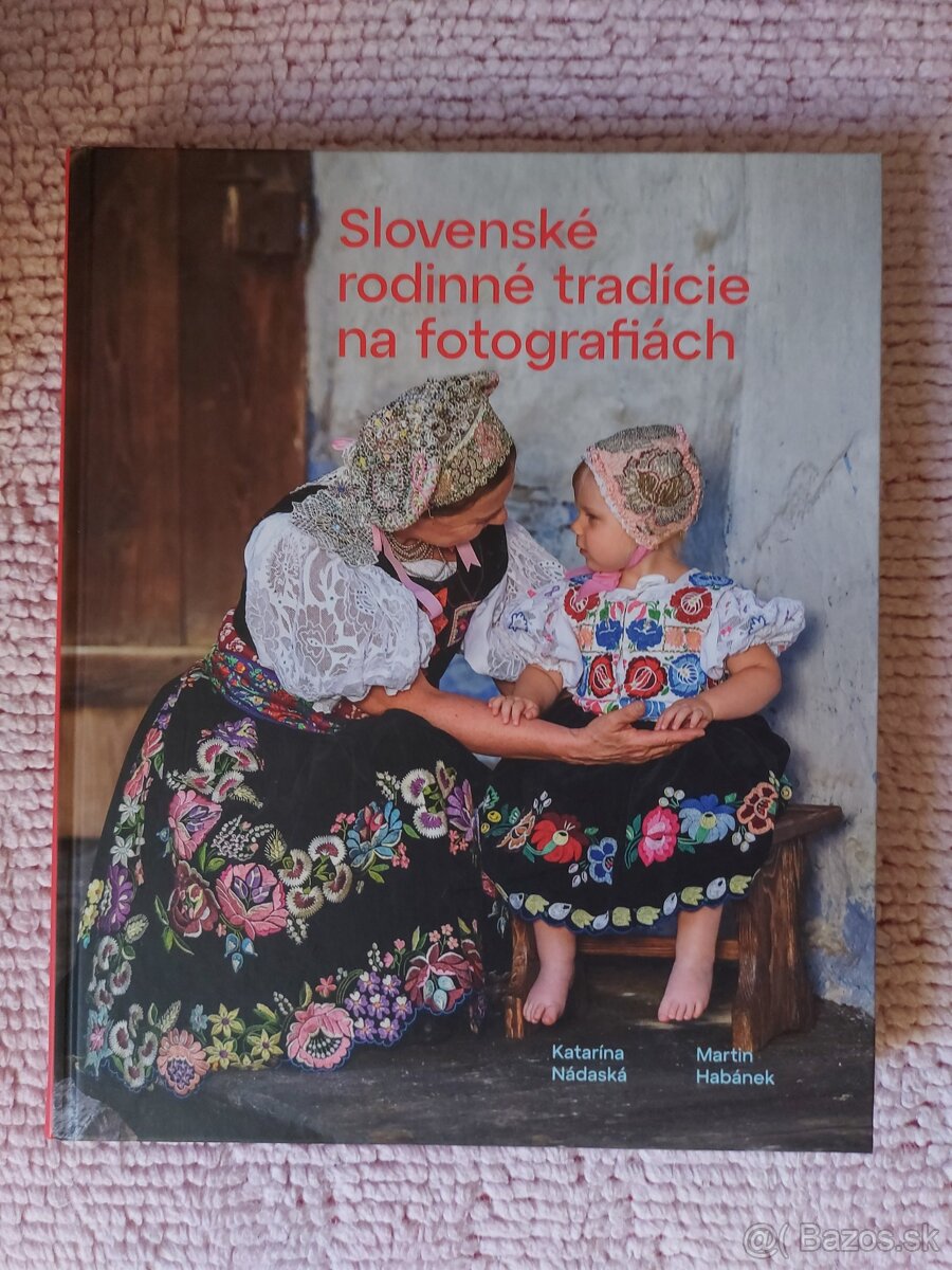 Kniha Slovenské rodinné tradície na fotografiách