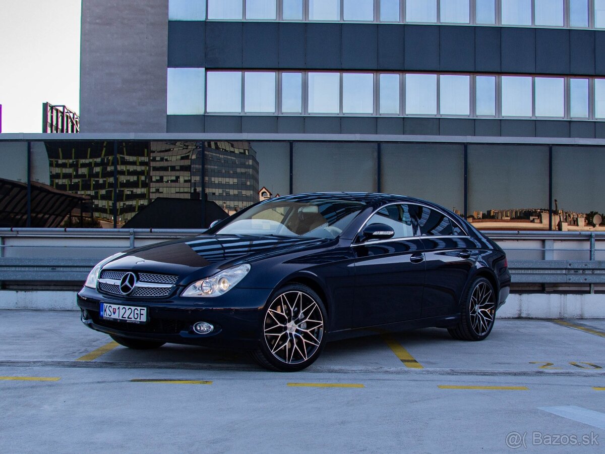 Mercedes-Benz CLS500 V8