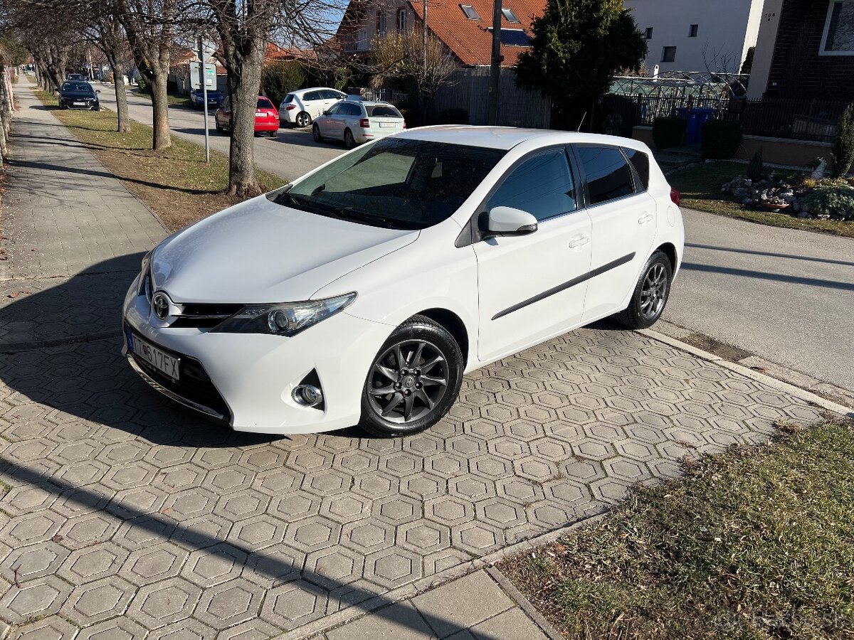 Toyota auris