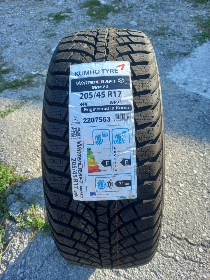 Zimné pneu 205/45 R17 Kumho - nové 4ks