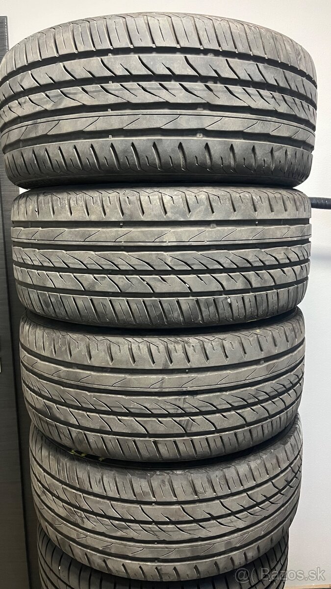 225/40R18 letne