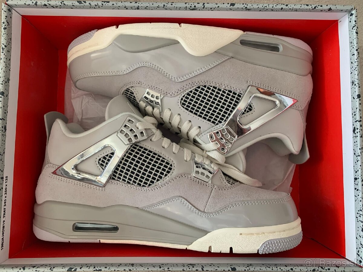 Air Jordan 4 Frozen Moments