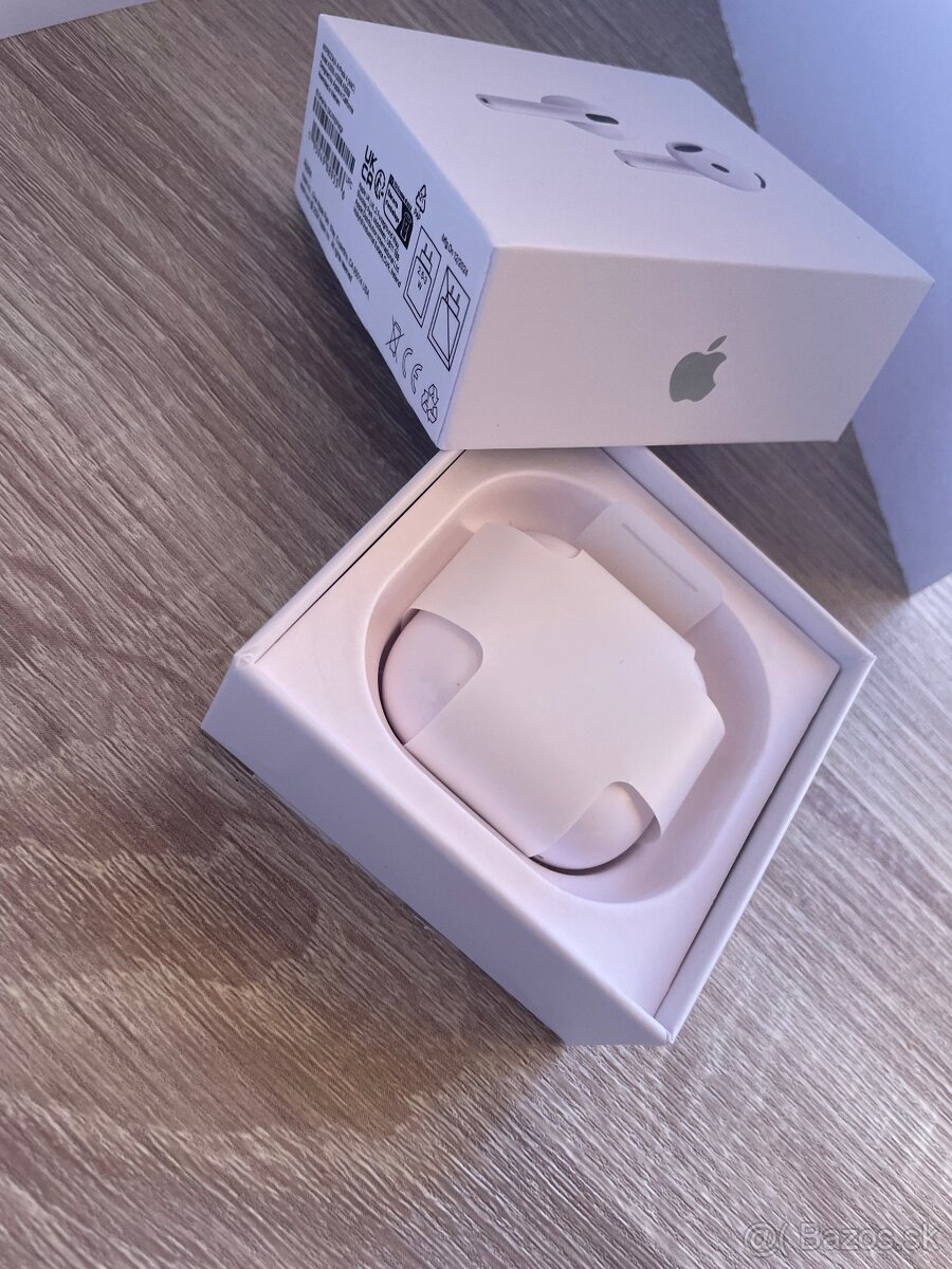 Apple AirPods 4 ANC