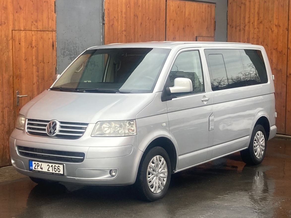 VOLKSWAGEN CARAVELLE 2,5 TDi