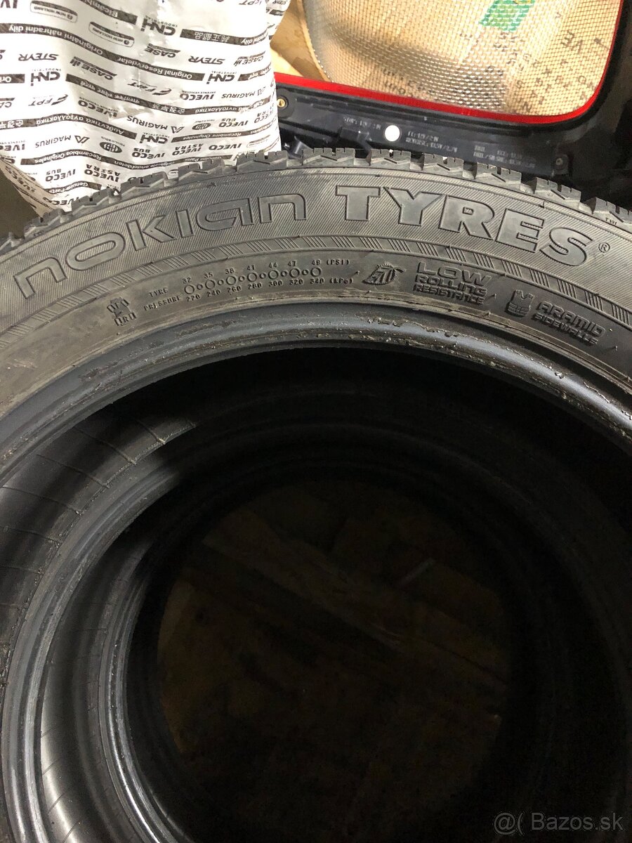 NOKIAN 235/50R19 Zimné