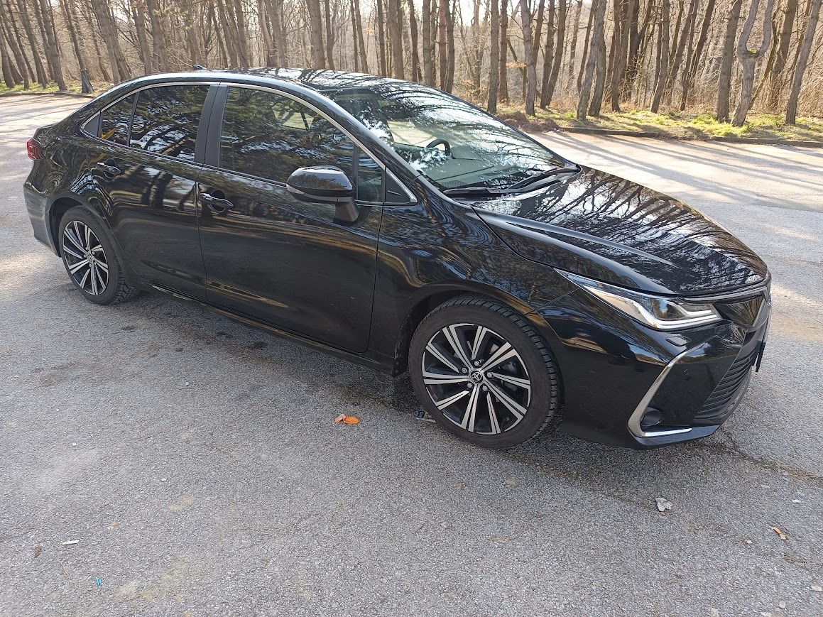 Predám Toyota Corolla sedan 1.5 automat  92kw r.v. 2023