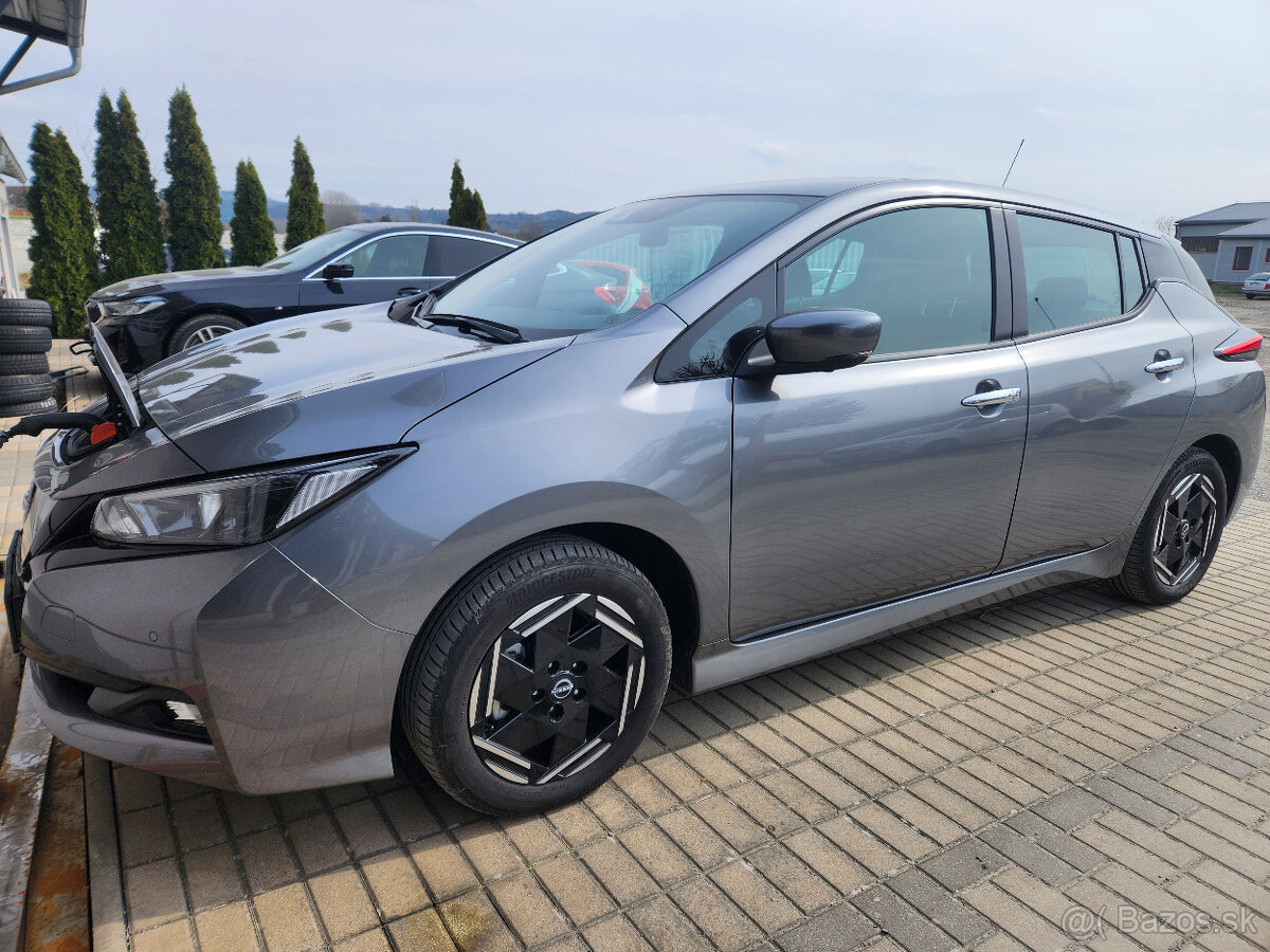 Nissan Leaf - zánovní elektroauto  1/2023  9816km