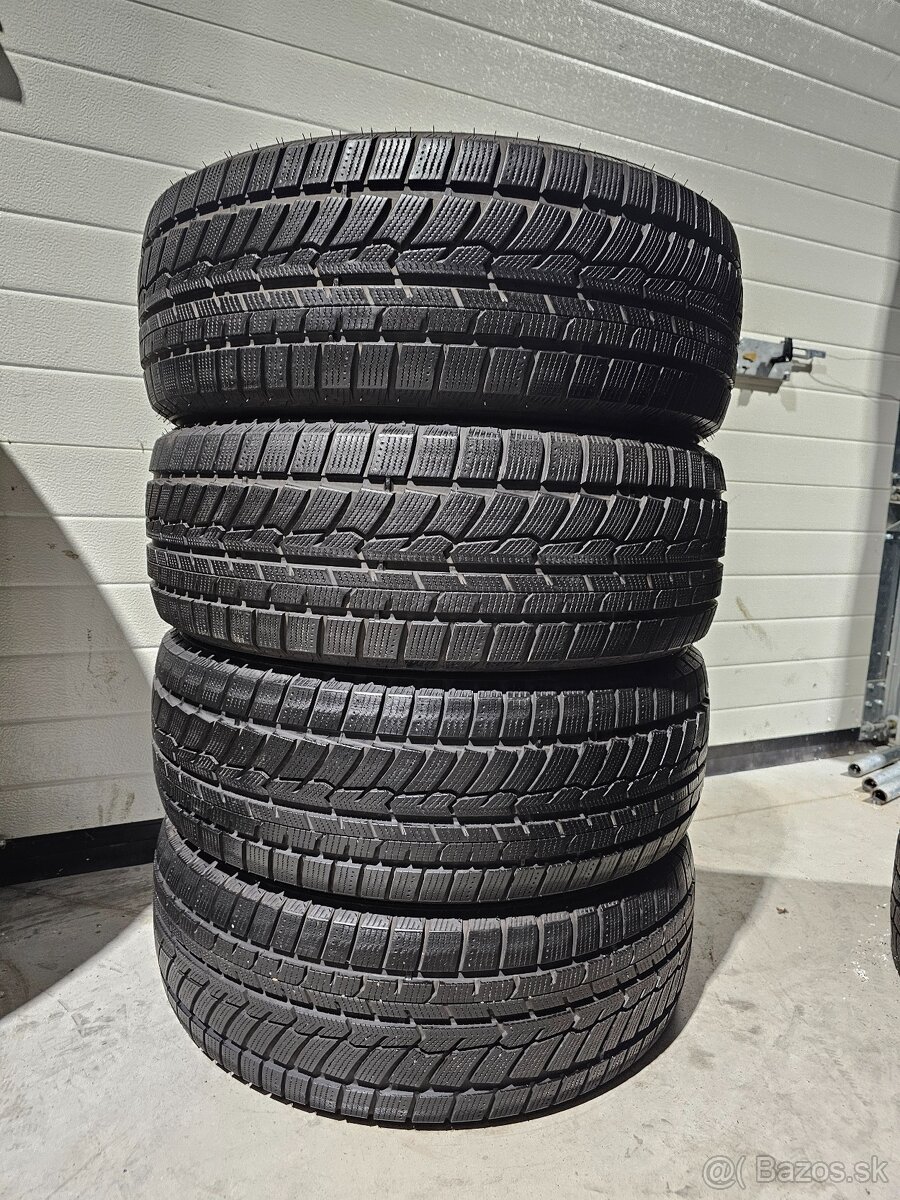 Zimné Pneu Austone SKADI SP-901 215/55 R18