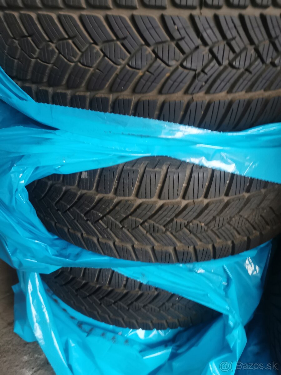 Zimné pneumatiky 205/60R16 na liatinových diskoch E7Jx16H2 E