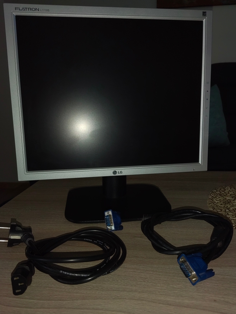 Predám funkčný LCD monitor LG FLATRON L 1718S-SN