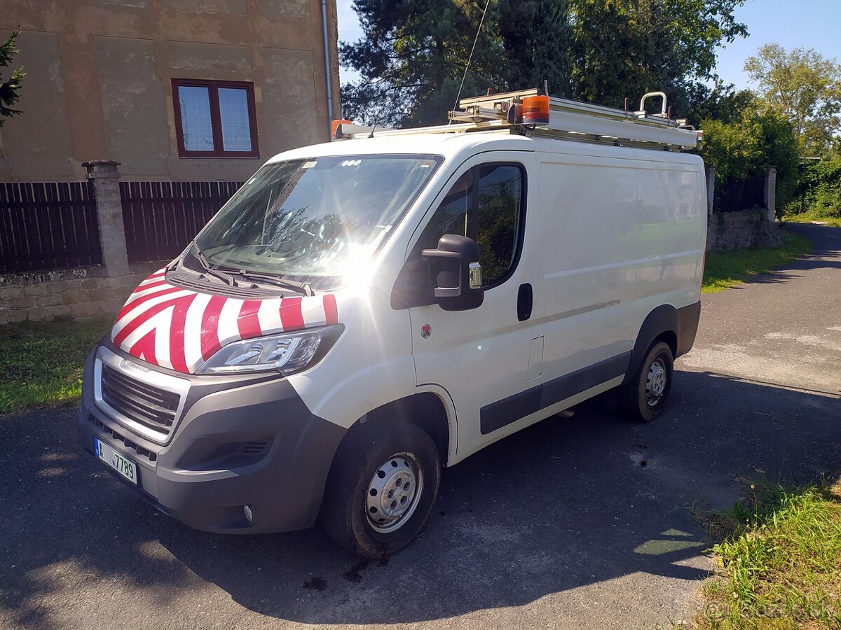 POJAZDNA DIELNA s vestavbou Peugeot Boxer 4x4