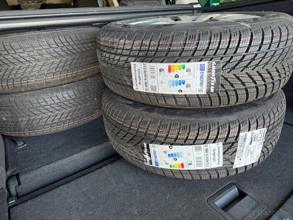 215/60 R 16 99H ULTRAGRIP PERFORMANCE 3 GOODYEAR