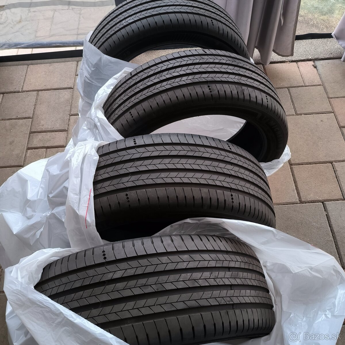 Predam nove letne pneu Michelin E PRIMACY 2 225/45 R19 92V