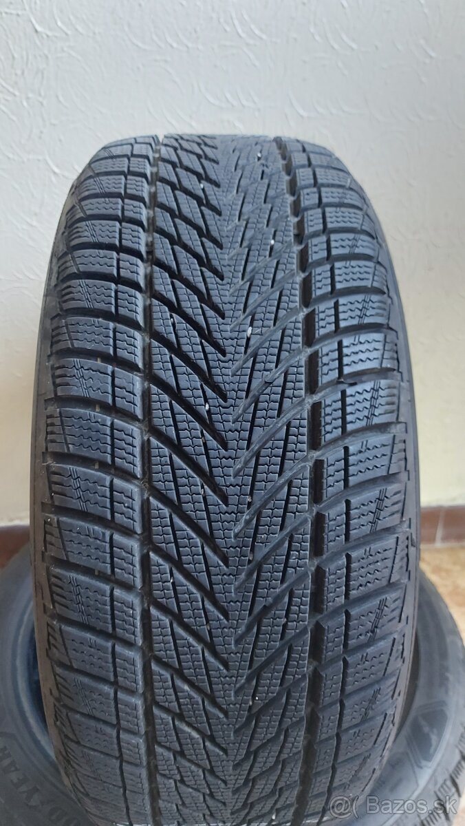 Predám jazdené zimné pneu Goodyear Performance 225/45 R17