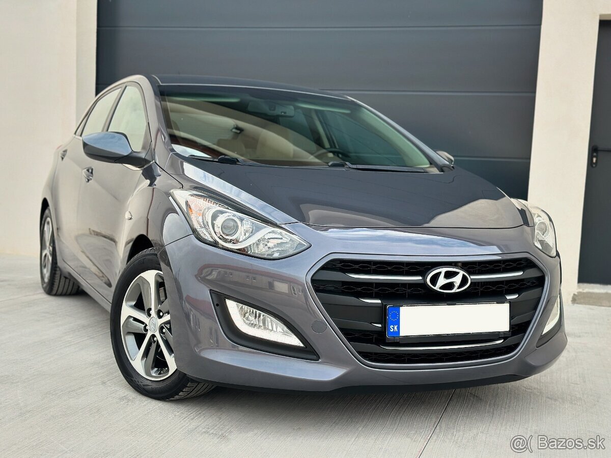 HYUNDAI I30 1.6 CRDI FAMILY / SK AUTO / 1.MAJITEĽ / NEBÚRANÉ