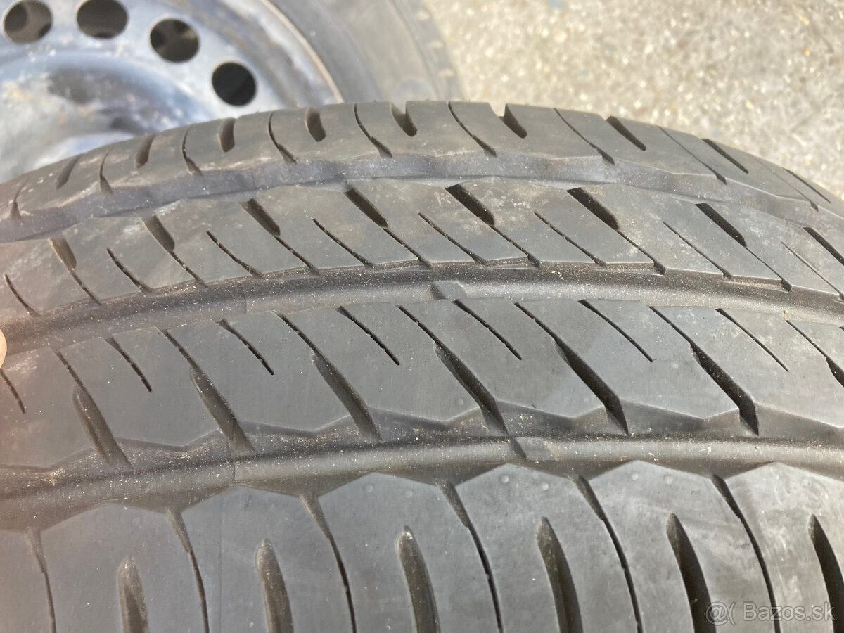 Predám letnú pneumatiku Laufenn X FIT VAN 215/65 R16C