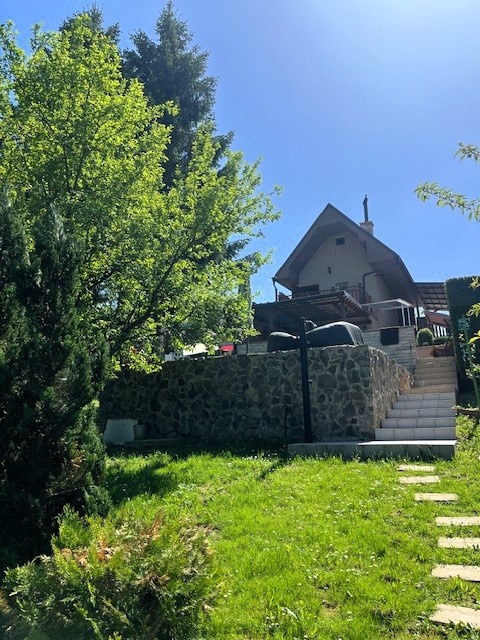 Krásny podkrovný rekreačný domček obec Bátovce - priehrada