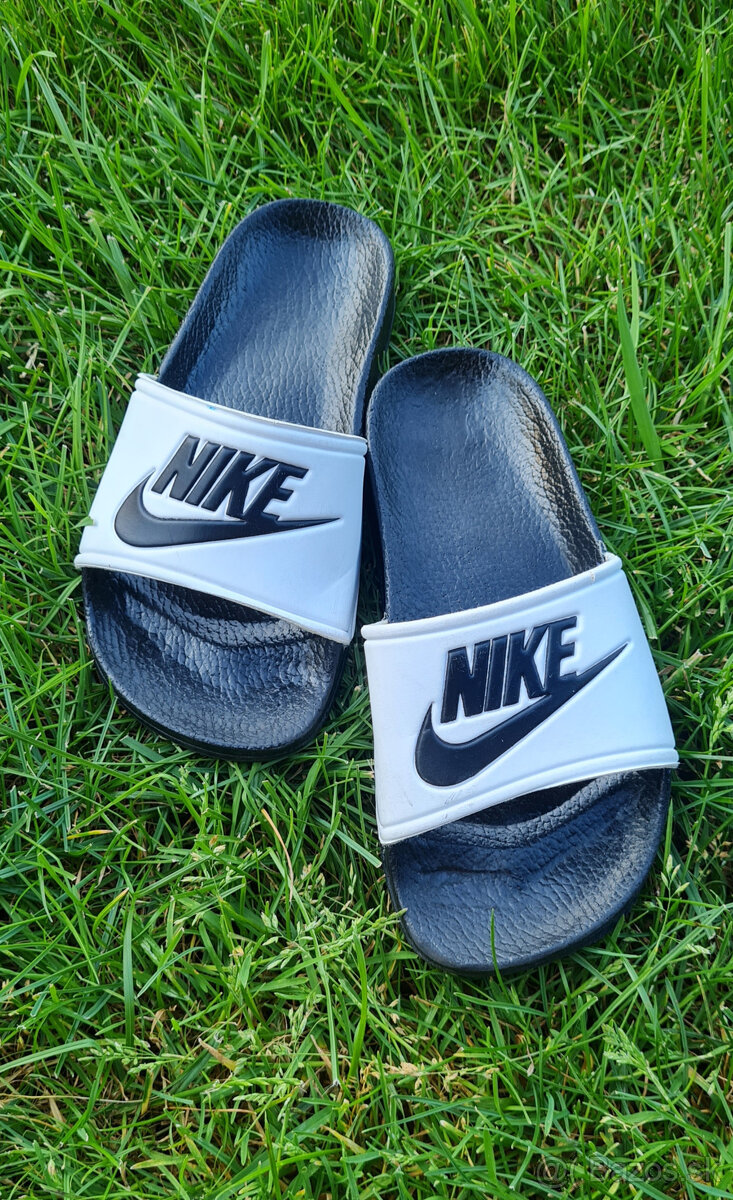 Šlapky Nike